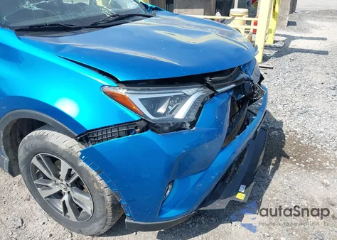 2018 Toyota Rav4 Xle z USA, uszkodzony, nr VIN JTMRFREV3JD248803
